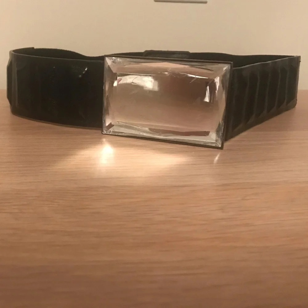 Cool black textured belt with beveled glass mirrored large buckle